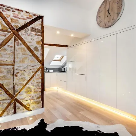 Whome | Madalena Downtown Luxury Duplex Apartament Lizbona